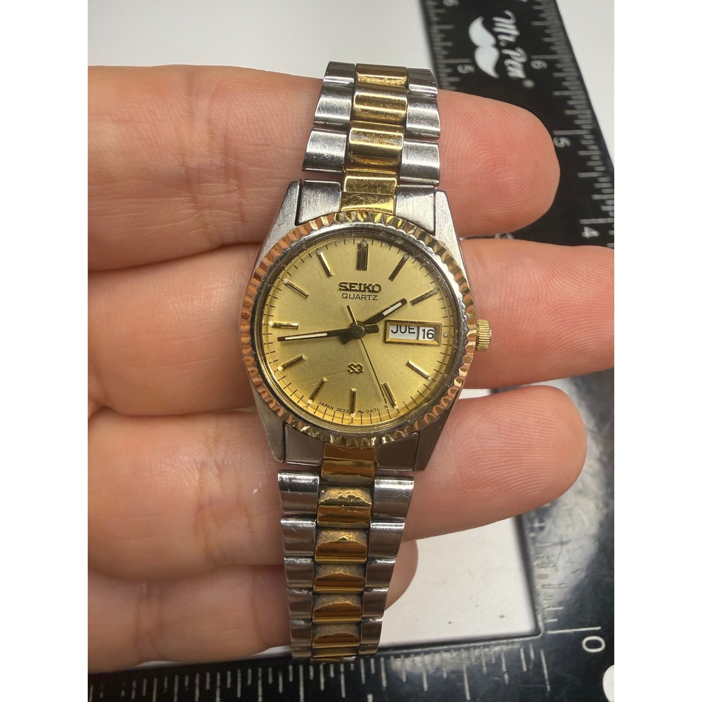 Seiko Quartz Two Tone Watch 3E23-0A60 Gold Champagne Dial Day Date Jubilee Band